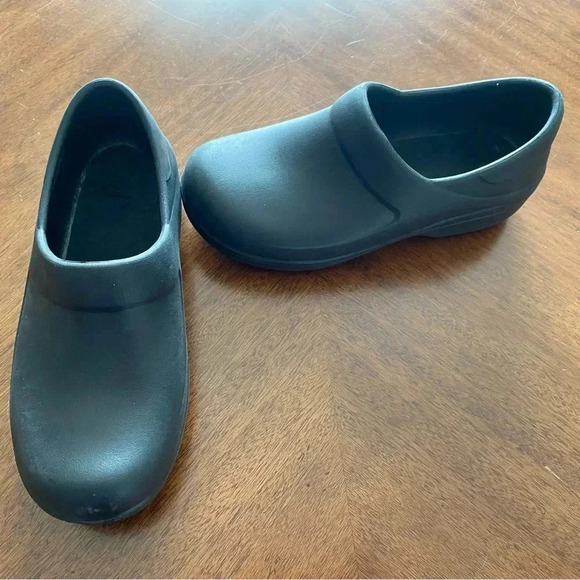 Crocs Neria Pro II Clogs Slip Resistant Work Shoes Like New Black Women's 5 NWOT - Picture 2 of 9